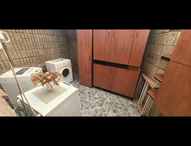 2 BEDROOM TOWNHOUSE FOR SALE IN LINDHAVEN